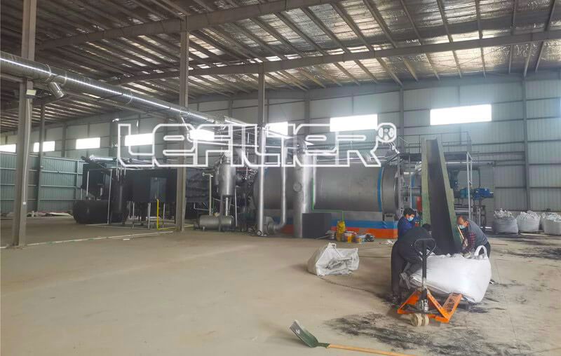 半連續式塑料煉油設備生產現場 半連續式塑料煉油設備生產現場