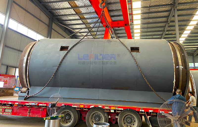 廢輪胎煉油設備正在裝車 (2) 廢輪胎煉油設備正在裝車 (2)